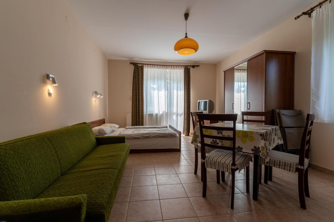 Bed and Breakfast Izabella Panzio Хайдусобосло Экстерьер фото