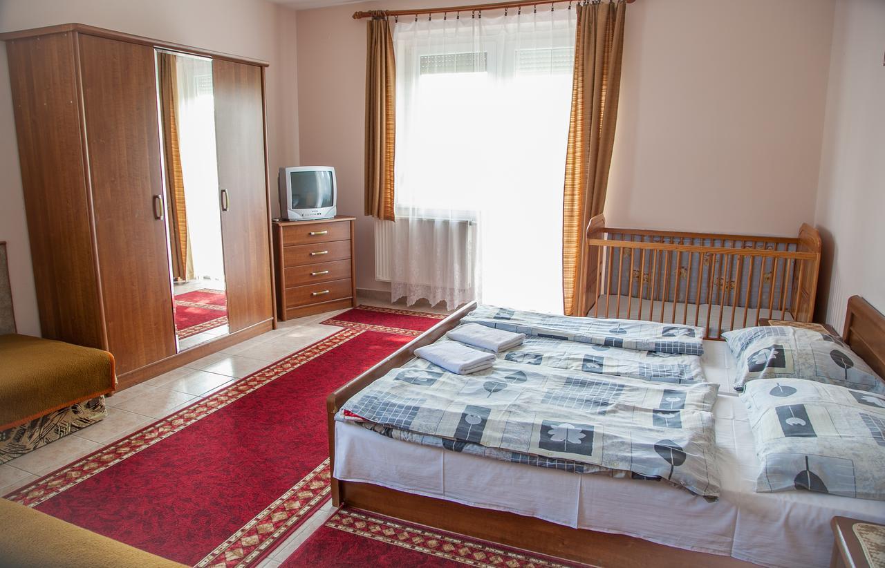 Bed and Breakfast Izabella Panzio Хайдусобосло Экстерьер фото